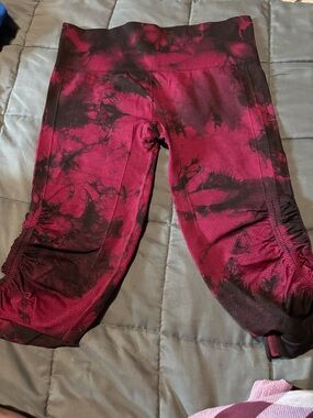 lululemon athletica Burgundy and Black Tie-Dye Capri Leggings